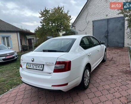 Белый Шкода Октавия, объемом двигателя 1.4 л и пробегом 72 тыс. км за 11999 $, фото 6 на Automoto.ua