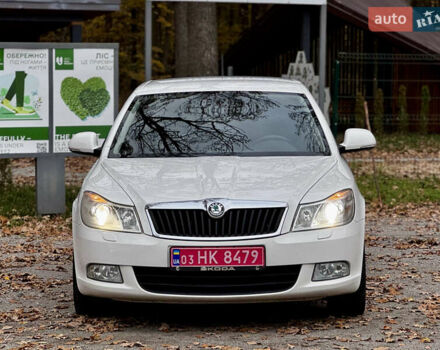 Белый Шкода Октавия, объемом двигателя 2 л и пробегом 223 тыс. км за 10700 $, фото 3 на Automoto.ua