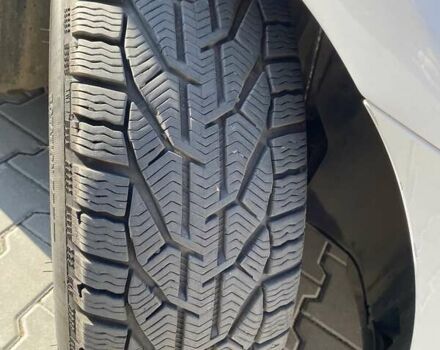 Білий Шкода Октавія, об'ємом двигуна 1.6 л та пробігом 221 тис. км за 11500 $, фото 5 на Automoto.ua