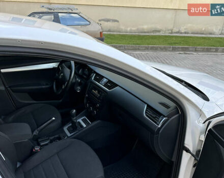 Шкода Октавия 2014 в Каменце-Подольском на Automoto.ua Белый Шкода Октавия, объемом двигателя 1.6 л и пробегом 180 тыс. км за 10800 $, фото 19 на Automoto.ua