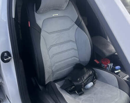 Білий Шкода Октавія, об'ємом двигуна 1.6 л та пробігом 261 тис. км за 10000 $, фото 6 на Automoto.ua