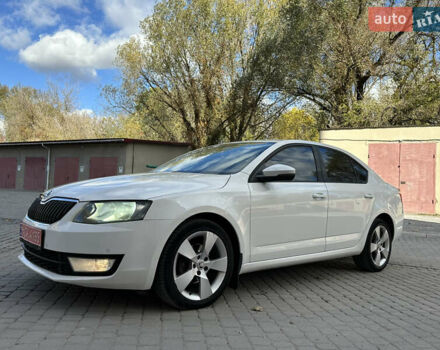 Шкода Октавия 2014 в Каменце-Подольском на Automoto.ua Белый Шкода Октавия, объемом двигателя 1.6 л и пробегом 180 тыс. км за 10800 $, фото 1 на Automoto.ua