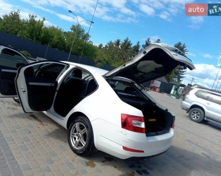 Білий Шкода Октавія, об'ємом двигуна 1.2 л та пробігом 190 тис. км за 7300 $, фото 9 на Automoto.ua