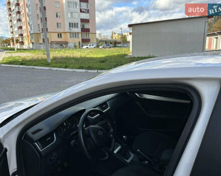 Белый Шкода Октавия, объемом двигателя 1.6 л и пробегом 180 тыс. км за 10700 $, фото 25 на Automoto.ua
