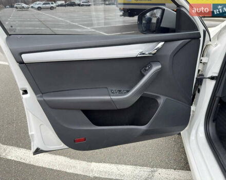 Білий Шкода Октавія, об'ємом двигуна 1.4 л та пробігом 194 тис. км за 8800 $, фото 10 на Automoto.ua