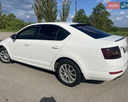 Білий Шкода Октавія, об'ємом двигуна 1.6 л та пробігом 275 тис. км за 9350 $, фото 4 на Automoto.ua