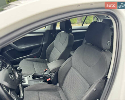 Білий Шкода Октавія, об'ємом двигуна 1.6 л та пробігом 220 тис. км за 9000 $, фото 7 на Automoto.ua