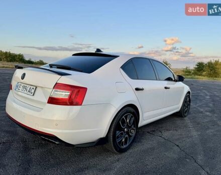 Шкода Октавия 2014 в Днепре (Днепропетровске) на Automoto.ua Белый Шкода Октавия, объемом двигателя 1.8 л и пробегом 230 тыс. км за 12000 $, фото 5 на Automoto.ua