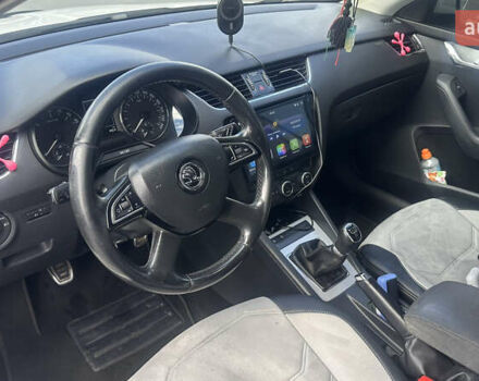 Білий Шкода Октавія, об'ємом двигуна 1.6 л та пробігом 261 тис. км за 10000 $, фото 11 на Automoto.ua