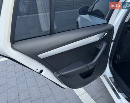 Білий Шкода Октавія, об'ємом двигуна 1.6 л та пробігом 253 тис. км за 9750 $, фото 26 на Automoto.ua