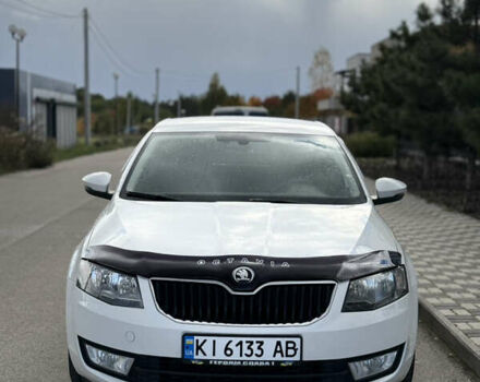 Белый Шкода Октавия, объемом двигателя 1.4 л и пробегом 130 тыс. км за 10000 $, фото 2 на Automoto.ua