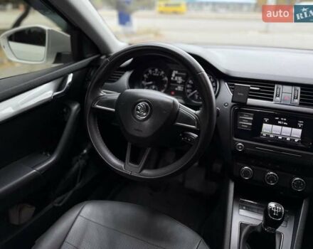 Белый Шкода Октавия, объемом двигателя 1.2 л и пробегом 179 тыс. км за 8800 $, фото 12 на Automoto.ua
