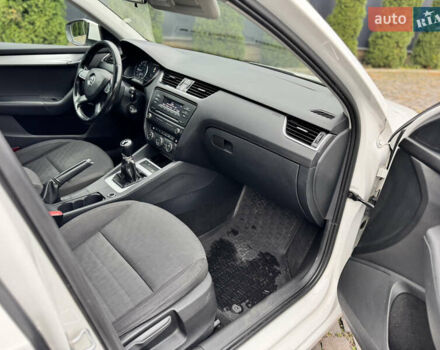 Білий Шкода Октавія, об'ємом двигуна 1.6 л та пробігом 220 тис. км за 9000 $, фото 11 на Automoto.ua