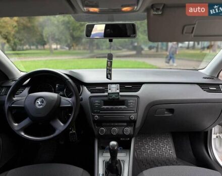 Белый Шкода Октавия, объемом двигателя 1.4 л и пробегом 289 тыс. км за 8000 $, фото 6 на Automoto.ua