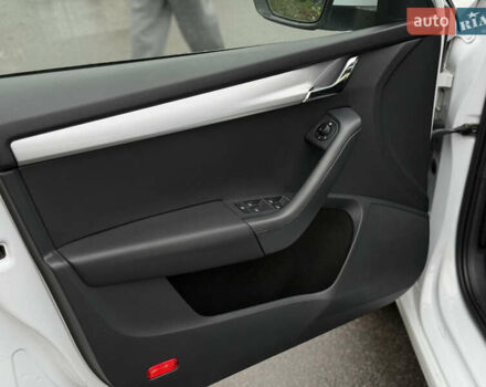 Белый Шкода Октавия, объемом двигателя 1.4 л и пробегом 181 тыс. км за 10200 $, фото 16 на Automoto.ua