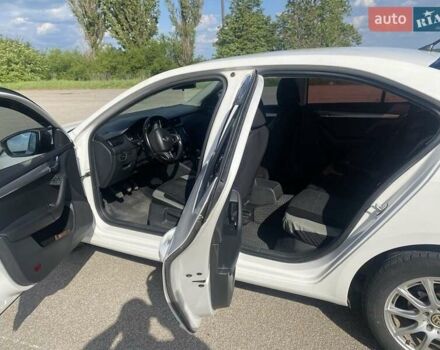 Білий Шкода Октавія, об'ємом двигуна 1.6 л та пробігом 275 тис. км за 9350 $, фото 16 на Automoto.ua