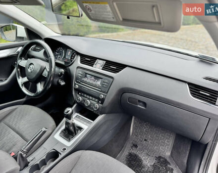 Білий Шкода Октавія, об'ємом двигуна 1.6 л та пробігом 220 тис. км за 9000 $, фото 10 на Automoto.ua