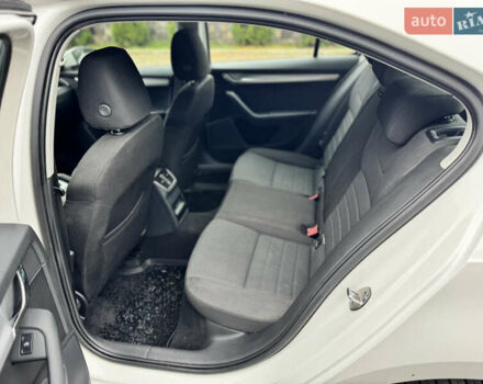 Білий Шкода Октавія, об'ємом двигуна 1.6 л та пробігом 220 тис. км за 9000 $, фото 8 на Automoto.ua