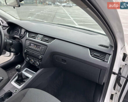 Білий Шкода Октавія, об'ємом двигуна 1.4 л та пробігом 194 тис. км за 8800 $, фото 12 на Automoto.ua