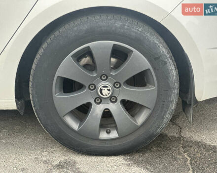 Білий Шкода Октавія, об'ємом двигуна 1.97 л та пробігом 295 тис. км за 12700 $, фото 27 на Automoto.ua