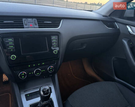 Білий Шкода Октавія, об'ємом двигуна 1.6 л та пробігом 253 тис. км за 9750 $, фото 25 на Automoto.ua