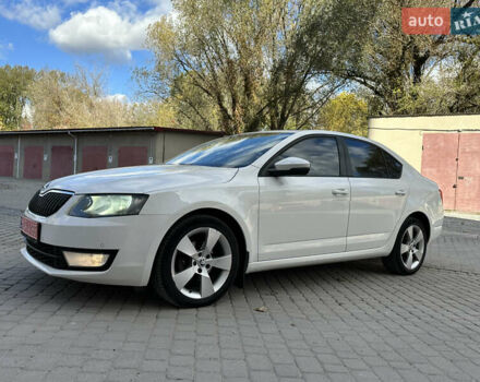 Шкода Октавия 2014 в Каменце-Подольском на Automoto.ua Белый Шкода Октавия, объемом двигателя 1.6 л и пробегом 180 тыс. км за 10800 $, фото 2 на Automoto.ua