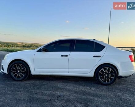 Шкода Октавия 2014 в Днепре (Днепропетровске) на Automoto.ua Белый Шкода Октавия, объемом двигателя 1.8 л и пробегом 230 тыс. км за 12000 $, фото 3 на Automoto.ua