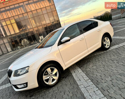 Білий Шкода Октавія, об'ємом двигуна 1.6 л та пробігом 232 тис. км за 10400 $, фото 9 на Automoto.ua