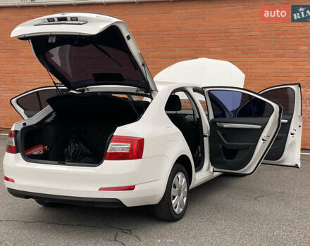 Білий Шкода Октавія, об'ємом двигуна 1.4 л та пробігом 194 тис. км за 8800 $, фото 22 на Automoto.ua