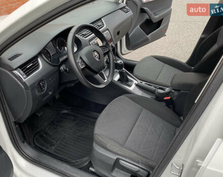 Білий Шкода Октавія, об'ємом двигуна 1.4 л та пробігом 194 тис. км за 8800 $, фото 26 на Automoto.ua