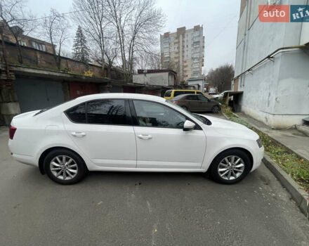 Белый Шкода Октавия, объемом двигателя 1.8 л и пробегом 168 тыс. км за 12800 $, фото 1 на Automoto.ua