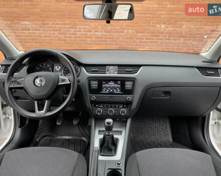 Білий Шкода Октавія, об'ємом двигуна 1.4 л та пробігом 194 тис. км за 8800 $, фото 36 на Automoto.ua