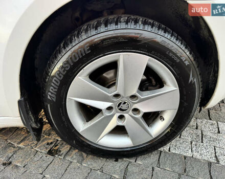 Білий Шкода Октавія, об'ємом двигуна 1.6 л та пробігом 232 тис. км за 10400 $, фото 12 на Automoto.ua