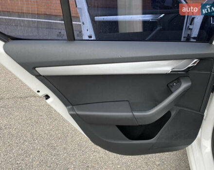 Білий Шкода Октавія, об'ємом двигуна 1.4 л та пробігом 194 тис. км за 8800 $, фото 28 на Automoto.ua