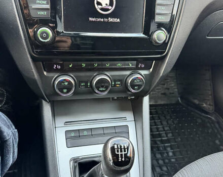 Білий Шкода Октавія, об'ємом двигуна 1.6 л та пробігом 232 тис. км за 10400 $, фото 10 на Automoto.ua