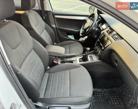 Білий Шкода Октавія, об'ємом двигуна 1.6 л та пробігом 232 тис. км за 10400 $, фото 6 на Automoto.ua