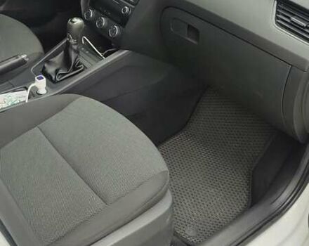 Белый Шкода Октавия, объемом двигателя 1.6 л и пробегом 300 тыс. км за 11200 $, фото 28 на Automoto.ua