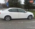 Белый Шкода Октавия, объемом двигателя 1.6 л и пробегом 211 тыс. км за 9800 $, фото 1 на Automoto.ua