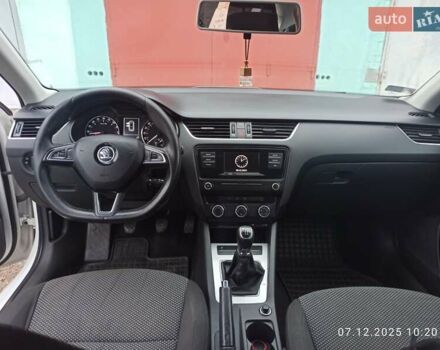 Белый Шкода Октавия, объемом двигателя 1.6 л и пробегом 211 тыс. км за 9800 $, фото 10 на Automoto.ua