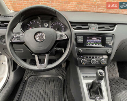 Білий Шкода Октавія, об'ємом двигуна 1.4 л та пробігом 194 тис. км за 8800 $, фото 38 на Automoto.ua