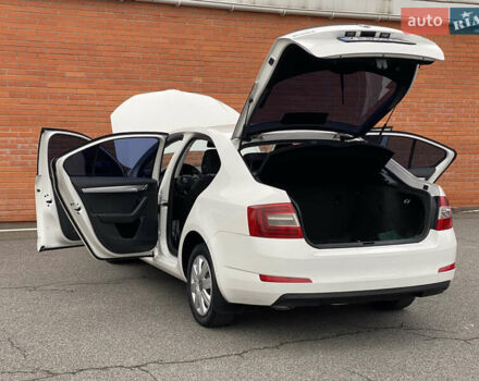 Білий Шкода Октавія, об'ємом двигуна 1.4 л та пробігом 194 тис. км за 8800 $, фото 21 на Automoto.ua