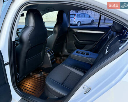 Белый Шкода Октавия, объемом двигателя 2 л и пробегом 163 тыс. км за 13999 $, фото 58 на Automoto.ua