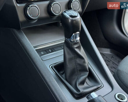 Белый Шкода Октавия, объемом двигателя 1.6 л и пробегом 207 тыс. км за 10499 $, фото 96 на Automoto.ua