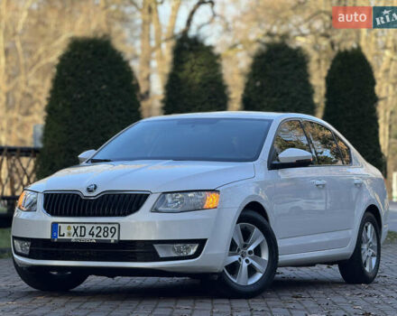 Белый Шкода Октавия, объемом двигателя 1.6 л и пробегом 207 тыс. км за 10499 $, фото 1 на Automoto.ua