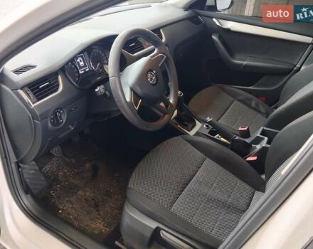 Білий Шкода Октавія, об'ємом двигуна 1.6 л та пробігом 230 тис. км за 10000 $, фото 20 на Automoto.ua