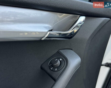 Белый Шкода Октавия, объемом двигателя 1.6 л и пробегом 207 тыс. км за 10499 $, фото 73 на Automoto.ua