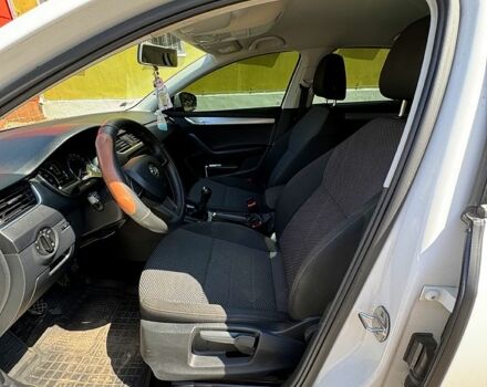 Белый Шкода Октавия, объемом двигателя 1.6 л и пробегом 214 тыс. км за 12450 $, фото 2 на Automoto.ua