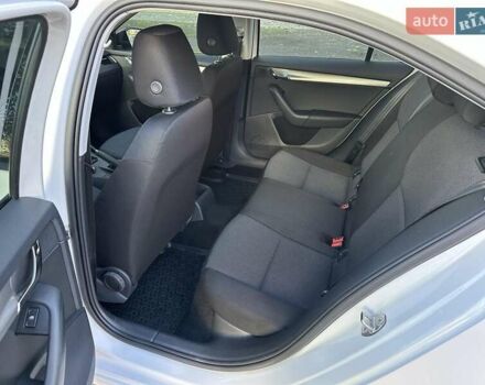 Білий Шкода Октавія, об'ємом двигуна 1.6 л та пробігом 120 тис. км за 12800 $, фото 17 на Automoto.ua