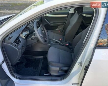 Білий Шкода Октавія, об'ємом двигуна 1.6 л та пробігом 120 тис. км за 12800 $, фото 11 на Automoto.ua