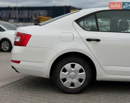 Білий Шкода Октавія, об'ємом двигуна 1.2 л та пробігом 270 тис. км за 8790 $, фото 6 на Automoto.ua